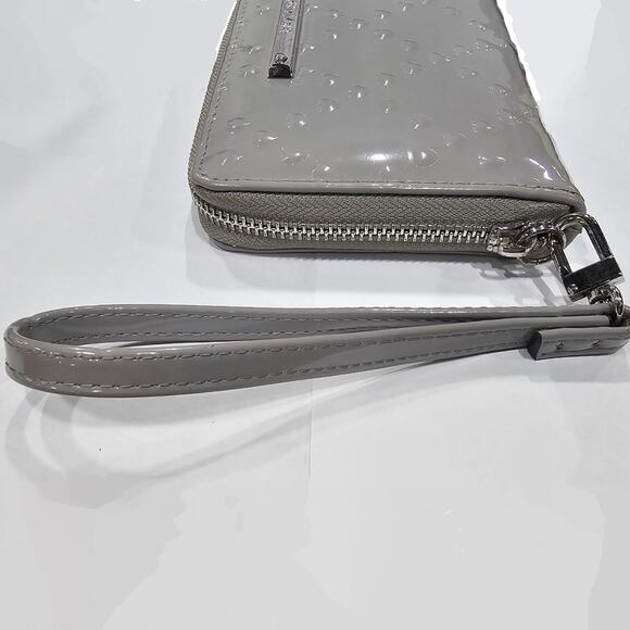 Betsey Johnson Gray Heart Embossed Wristlet / Wallet - Picture 5 of 13